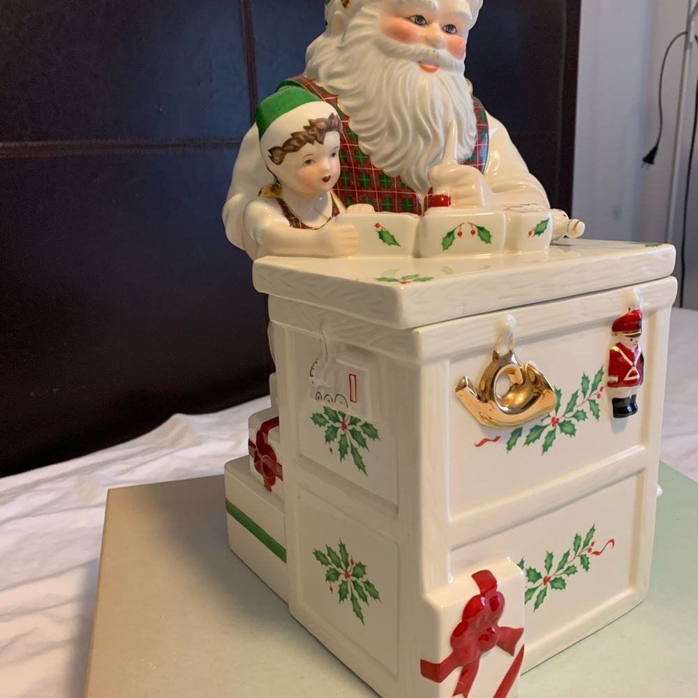 LENOX Large Cookie Jar Santa & Elf Painting Train Holiday Toy Shop Collectible! - Picture 4 of 13